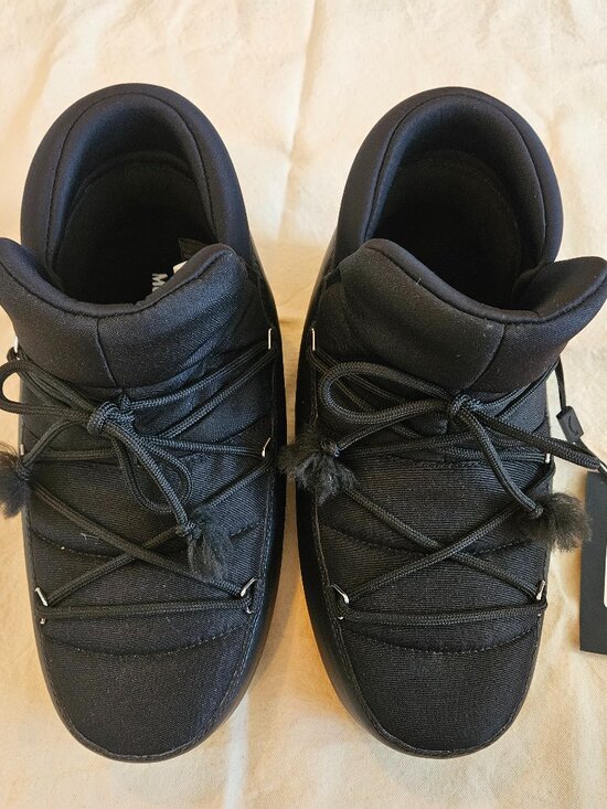 Black Moon Boots NWT